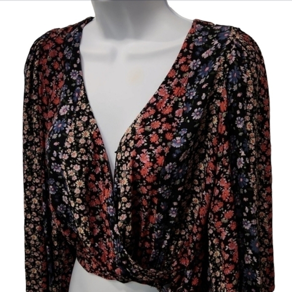 American Eagle Floral Balloon Sleeve Wrap Top - Picture 5 of 8